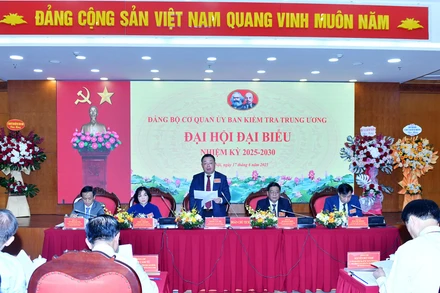 Đoàn Chủ tịch điều hành Đại hội.