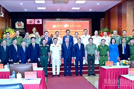 Tổng Bí thư Tô Lâm và các đồng chí lãnh đạo Đảng, Nhà nước và cán bộ Cục Cảnh sát hình sự. 