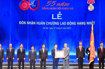 Tổng Bí thư Tô Lâm trao Huân chương Lao động hạng Nhất tặng Đài Truyền hình Việt Nam.