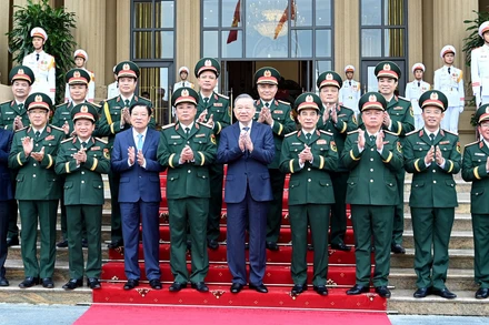 Tổng Bí thư Tô Lâm và lãnh đạo Bộ Quốc phòng, Tổng cục Công nghiệp quốc phòng và các đại biểu dự lễ kỷ niệm.