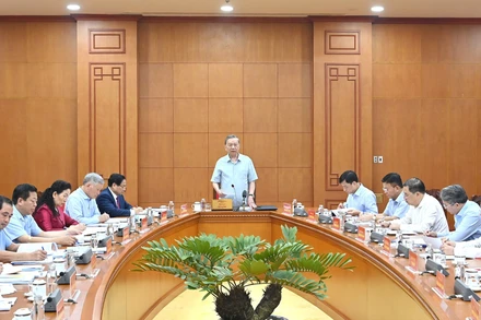 Tổng Bí thư Tô Lâm làm việc với Ban Thường vụ Đảng ủy Chính phủ về một số nội dung của Luật Đất đai (sửa đổi) và một số luật liên quan.