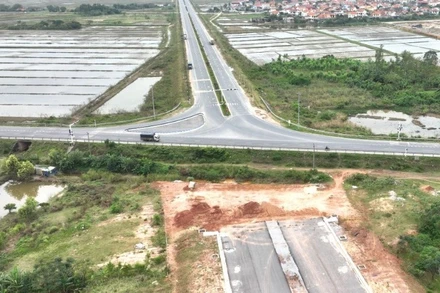 Nút giao đường Điện Biên Phủ với tuyến tránh Đồng Hới đang bị vướng mắc hiện nay sẽ được khơi thông bằng một dự án xây dựng nút giao mới sắp tới.
