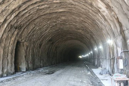 Hầm Đèo Ngang thứ 2 trên Quốc lộ 1 nối 2 tỉnh Quảng Trị và Hà Tĩnh được đào thông.