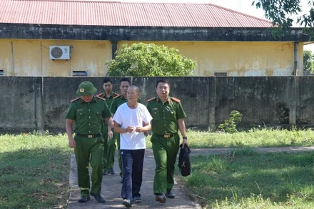 Đối tượng bị dẫn giải về nhà tạm giam Công an tỉnh Quảng Trị.