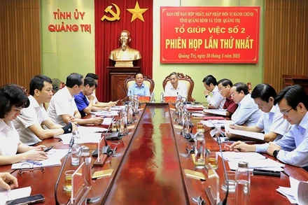 Ban Chỉ đạo hợp nhất, sáp nhập hai tỉnh Quảng Bình và tỉnh Quảng Trị (Tổ giúp việc số 2) họp tại tỉnh Quảng Trị về xây dựng các dự thảo văn kiện cho Đại hội Đảng bộ tỉnh mới.