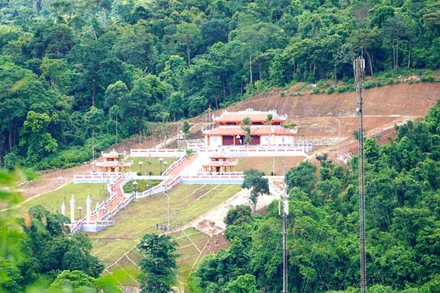 Đền tưởng niệm liệt sĩ Trường Sơn trọng điểm Cà Roòng-ATP đường 20 Quyết thắng, xã Thượng Trạch, tỉnh Quảng Trị.