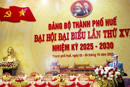 Ủy viên Trung ương Đảng, Bí thư Thành ủy, Chủ tịch Hội đồng nhân dân thành phố Huế Lê Trường Lưu phát biểu tại phiên trù bị.