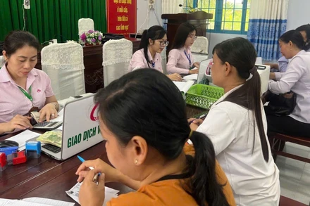 Ngân hàng Chính sách xã hội duy trì hoạt động của mạng lưới điểm giao dịch và lịch giao dịch với hộ nghèo và các đối tượng chính sách.