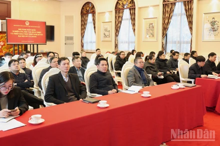 Bí thư Đảng ủy, Đại sứ Việt Nam tại Trung Quốc Phạm Thanh Bình cùng cán bộ, đảng viên tham dự điểm cầu trực tuyến Hội nghị.