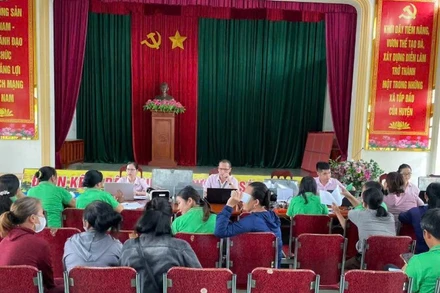 Các điểm giao dịch của Phòng Giao dịch Ngân hàng Chính sách xã hội Diễn Châu tích cực phục vụ nhân dân vay vốn ưu đãi thuận lợi.