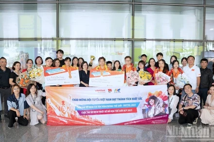 Đội tuyển MOSWC Việt Nam năm 2025 trở về quê nhà sau màn tranh tài đầy thành công tại Hoa Kỳ.