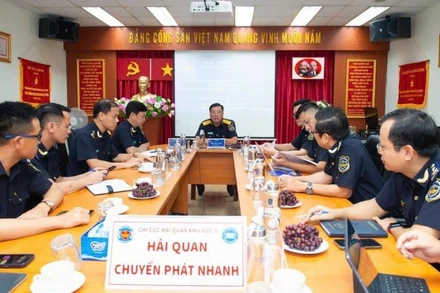 Họp bàn về công tác chuyển đổi số tại Hải quan Chuyển phát nhanh.