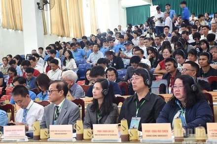 Các đại biểu quốc tế tham dự hội thảo. (Ảnh: ANH ĐÀO)