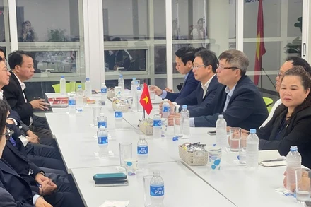 Chủ tịch Ủy ban Trung ương Mặt trận Tổ quốc Việt Nam Đỗ Văn Chiến làm việc với Hiệp hội Doanh nhân và Đầu tư Việt Nam-Hàn Quốc. (Ảnh: VKBIA)