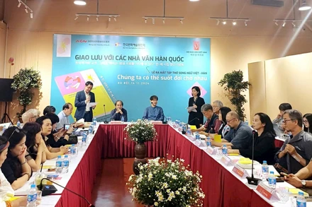 Hội Nhà văn Việt Nam giao lưu với các nhà văn Hàn Quốc.
