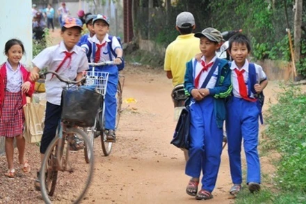 Trẻ em cần có thời gian học tập, rèn luyện, không phải lao động kiếm sống. (Ảnh: HẢI NAM)