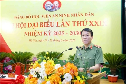 Đại tướng Lương Tam Quang, Ủy viên Bộ Chính trị, Bí thư Đảng ủy Công an Trung ương, Bộ trưởng Công an phát biểu chỉ đạo đại hội. (Ảnh: TTXVN)