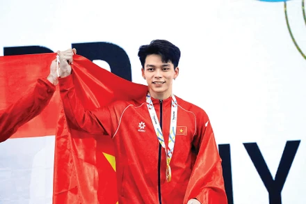 Nhà vô địch Thể dục dụng cụ Đặng Ngọc Xuân Thiện.