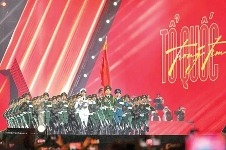 Chương trình Tổ quốc trong tim do Báo Nhân Dân phối hợp tổ chức, góp phần truyền cảm hứng về tình yêu quê hương đất nước và niềm tự hào dân tộc trong mỗi trái tim người Việt Nam. (Ảnh: THẾ ĐẠI)