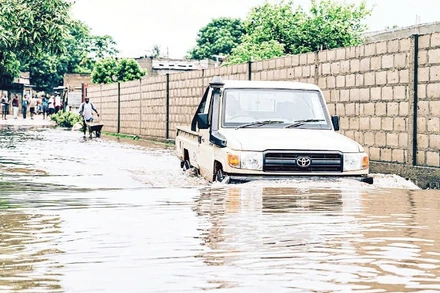 Mưa lũ gây ngập lụt ở tỉnh Maputo của Mozambique. (Ảnh TÂN HOA XÃ)