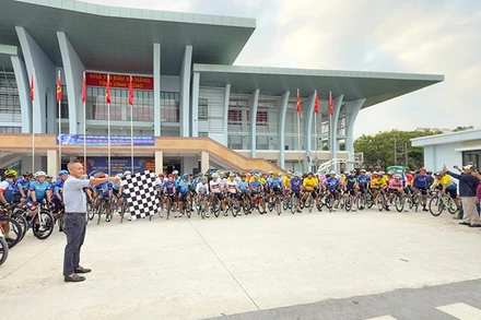 Các vận động viên xuất phát.