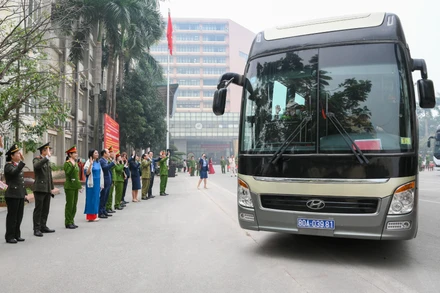 [Ảnh] Ấm áp "Chuyến xe về quê ăn Tết" Xuân Bính Ngọ tại Học viện Cảnh sát Nhân dân