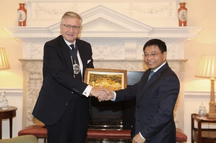 Bộ trưởng Tài chính Nguyễn Văn Thắng đã có buổi làm việc với Thị trưởng Khu tài chính London - Ngài Alastair King. (Ảnh: BTC)