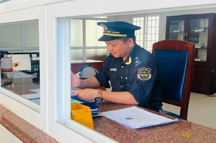 Ngành hải quan triển khai chính thức chức năng tự động phân công công chức kiểm tra hồ sơ trên hệ thống VNACCS/VCIS từ ngày 01/7/2025. (Ảnh: MINH PHƯƠNG)