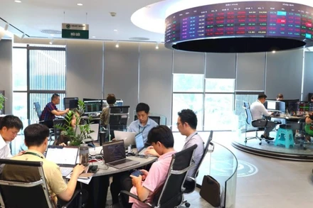 Hệ thống giao dịch chứng khoán đang được đầu tư, hiện đại hóa để đáp ứng khối lượng giao dịch ngày càng lớn. (Ảnh: BÁO NHÂN DÂN)