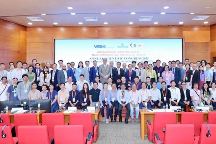 Chuyên gia, nhà khoa học trong nước và quốc tế dự Hội nghị khoa học tại Bệnh viện đại học Y dược Thành phố.