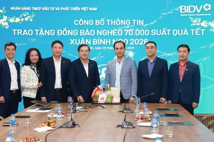 Đại diện BIDV cùng Mặt trận Tổ quốc Việt Nam tại buổi công bố thông tin trao tặng đồng bào nghèo 70.000 phần quà Tết nhân dịp Xuân Bính Ngọ 2026.