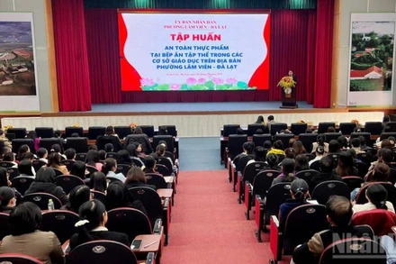 Quang cảnh tập huấn.