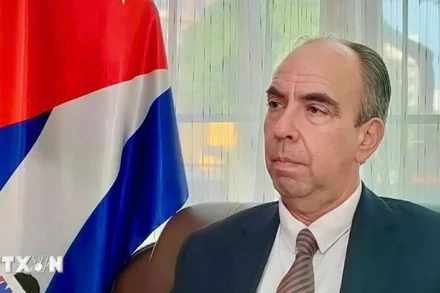 Đại sứ Cuba Rogelio Polanco Fuentes trả lời phỏng vấn TTXVN. (Ảnh: TTXVN) 
