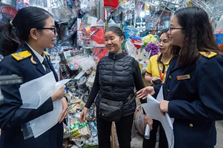 Cơ quan thuế đẩy mạnh tuyên truyền, hướng dẫn và hỗ trợ hộ kinh doanh thực hiện nghĩa vụ thuế theo quy định mới.