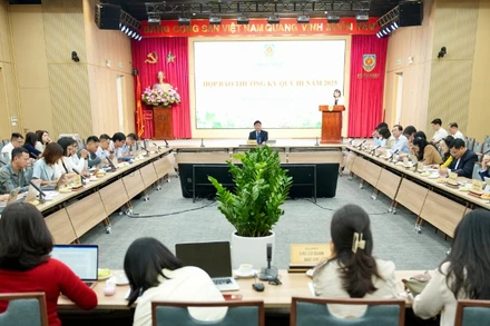 Chánh Văn phòng Bộ Tư pháp chủ trì họp báo.