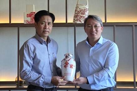 Bộ trưởng Tư pháp Lào và Bộ trưởng Tư pháp Việt Nam tại buổi gặp.