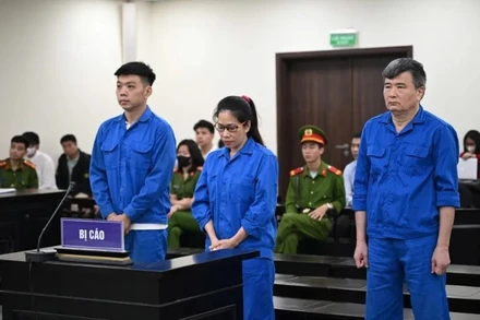 Các bị cáo tại phiên tòa sơ thẩm vào tháng 5/2025.