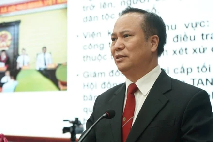 Phó Giáo sư, Tiến sĩ Nguyễn Đức Hạnh, Giám đốc Học viện Tòa án trình bày chuyên đề.