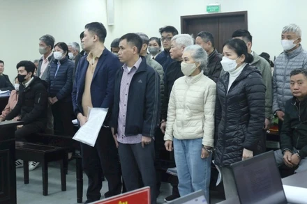 Các bị cáo tại phiên xét xử.