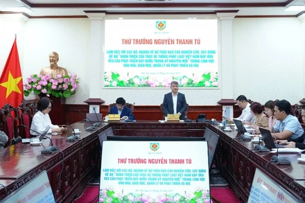 Quang cảnh buổi làm việc