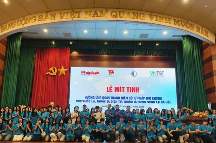 Lễ mít tinh tại Trường đại học Luật.