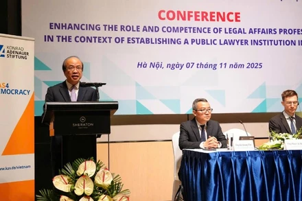 Thứ trưởng Tư pháp Phan Chí hiếu phát biểu tại hội nghị.