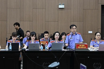 Đại diện Viện Kiểm sát tranh luận.