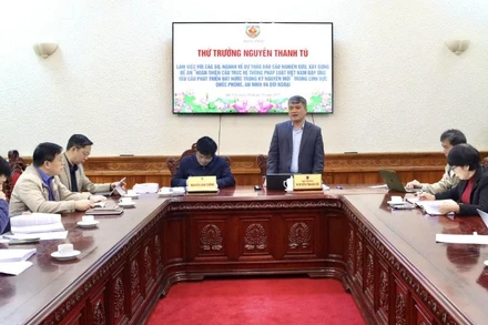 Thứ trưởng Tư pháp Nguyễn Thanh Tú chủ trì buổi làm việc.