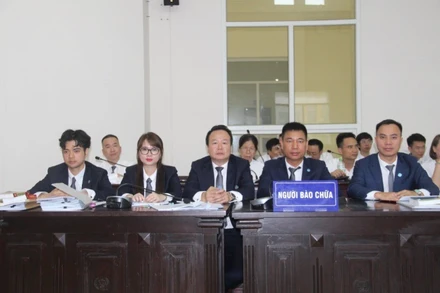 Các luật sư tham gia bào chữa tại phiên tòa phúc thẩm.