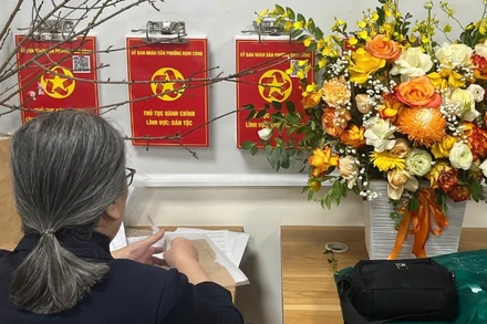 Nhiều thủ tục hành chính công khai, cắt giảm tạo thuận lợi cho người dân.