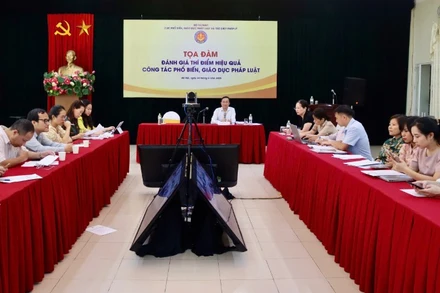 Toàn cảnh tọa đàm đánh giá thí điểm hiệu quả công tác phổ biến, giáo dục pháp luật.