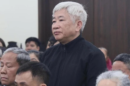 Bị cáo Thân Đức Lại khai tại tòa.