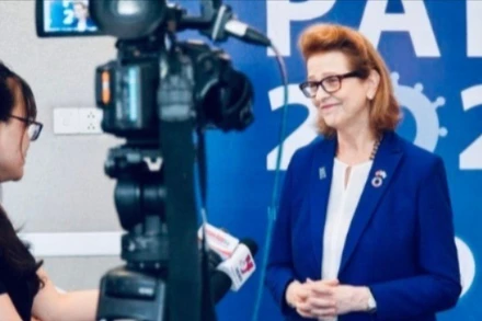 Phóng viên báo chí tác nghiệp.