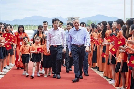 Phó Thủ tướng Thường trực Chính phủ Nguyễn Hòa Bình thăm Tổ hợp Giáo dục FPT tại Huế. (Ảnh: LÊ HOÀNG)